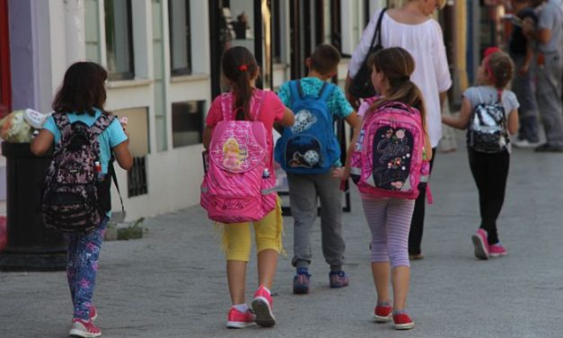 Kezdődik az új tanév, 6000 elsőssel van kevesebb, mint tavaly