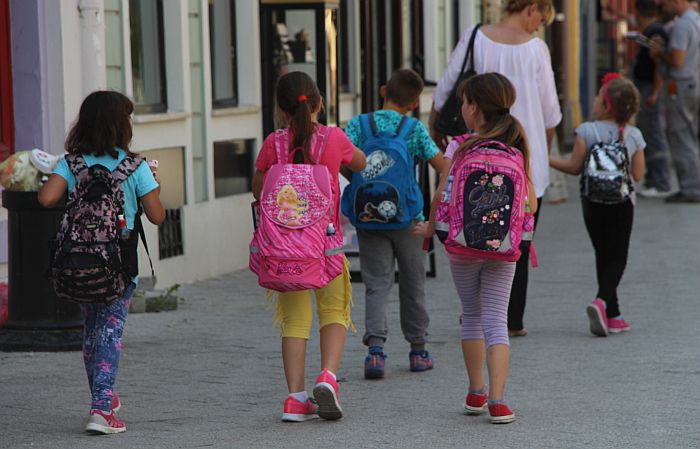 Kezdődik az új tanév, 6000 elsőssel van kevesebb, mint tavaly