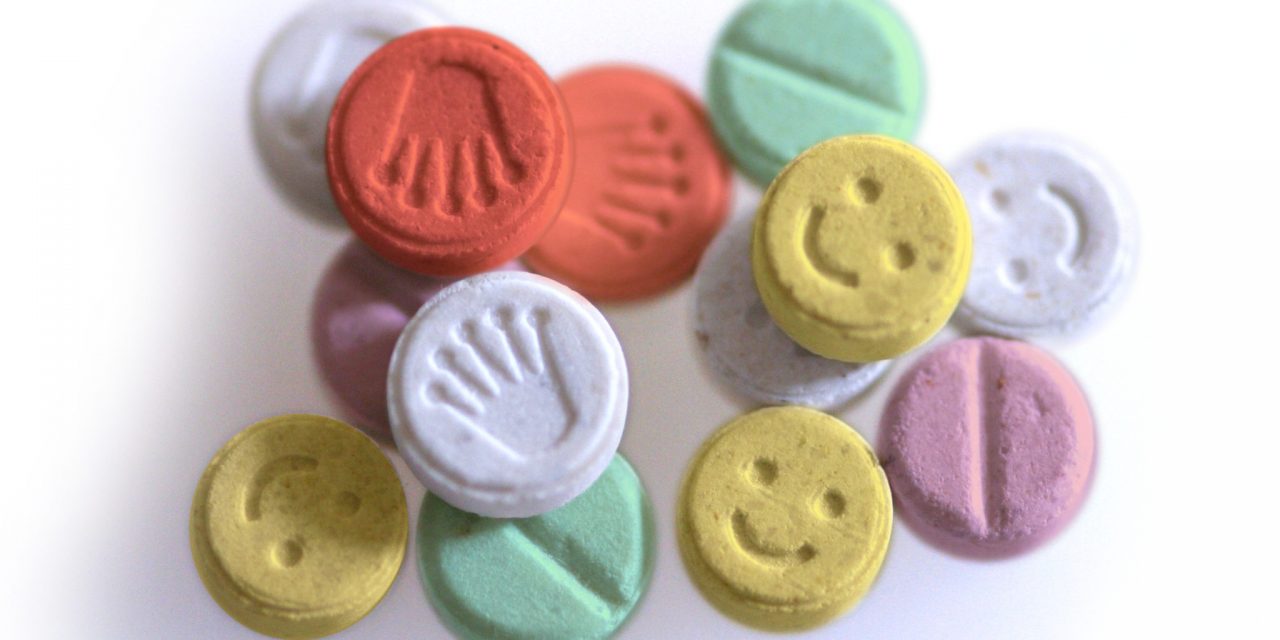 Letartóztattak egy Novi Pazar-i férfit, akit azzal gyanúsítanak, hogy kisgyermekeknek adott ecstasyt