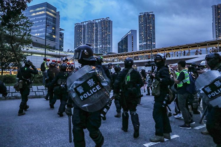 Hongkong: Összetűzésbe kerültek a tüntetők a rendőrökkel