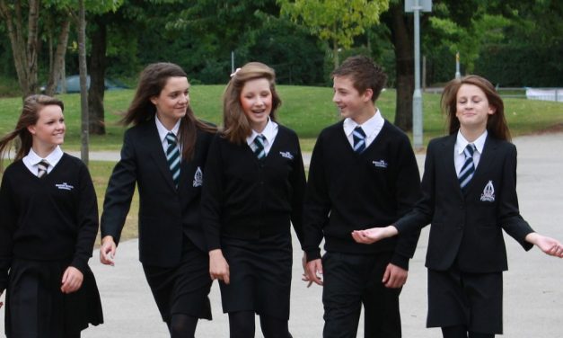 Uniformis csak bizonyos iskolákban