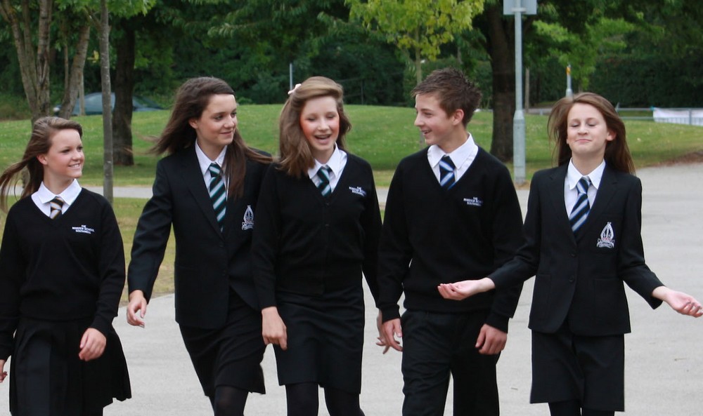 Uniformis csak bizonyos iskolákban