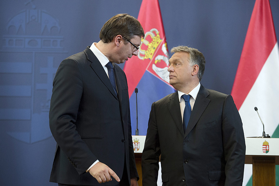 Vučić pénteken kitünteti Orbánt