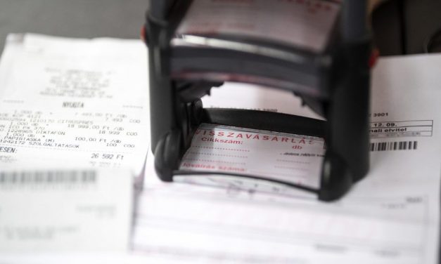 Számlagyárat működtető szegedi csoport tagjai ellen emeltek vádat