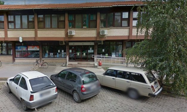 <span class="entry-title-primary">Hétfőn döntenek a Zentai Gyógyszertár megszüntetéséről</span> <span class="entry-subtitle">Az önkormányzat látványos gyorsasággal akarja véghezvinni a döntést</span>