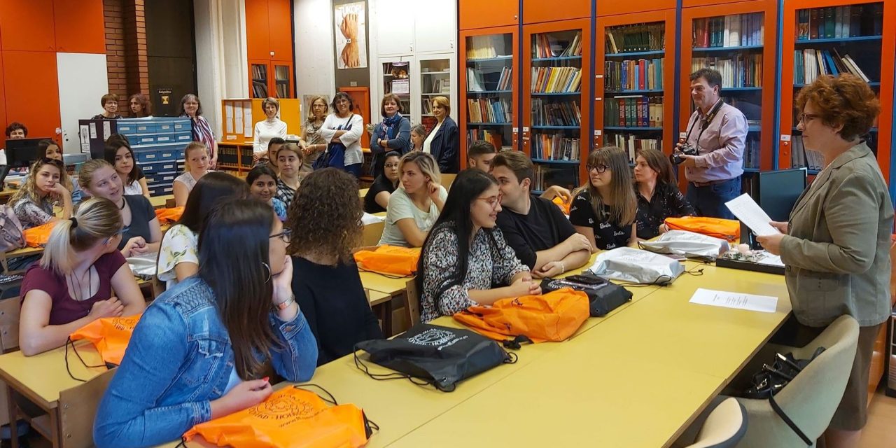 Huszonegy elsőéves a Magyar Tanszéken