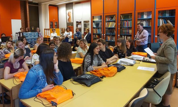 Huszonegy elsőéves a Magyar Tanszéken