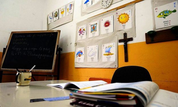 Feszület helyett térképet tenne a tantermekbe az olasz oktatási miniszter