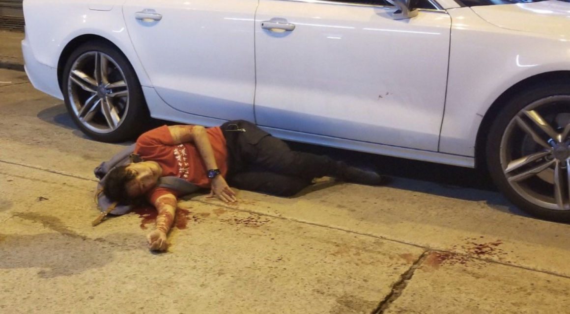 Kalapácsos férfiak verték össze a hongkongi tüntetések vezérét