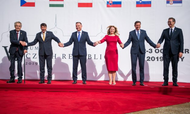 Vučić Prágában a V4-ek csúcstalálkozóján tárgyal