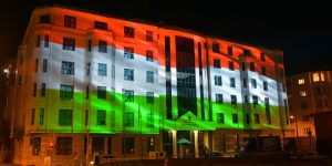 Ünnepi fényfestés a magyar külügyminisztérium épületén a budapesti Bem téren (Fotó: Szappanos Veronika, SZMSZ)