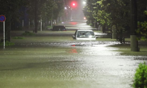 Ketten meghaltak, egymillió embert evakuáltak a Hagibisz miatt Japánban