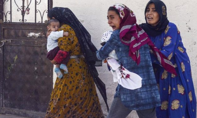 <span class="entry-title-primary">Trump ejti a kurdokat, Erdoğan meg Trumpot (át)</span> <span class="entry-subtitle">Török invázió Észak-Szíriában – Ami mögötte van, és ami előttünk áll (Átlapoztuk a világsajtót)</span>