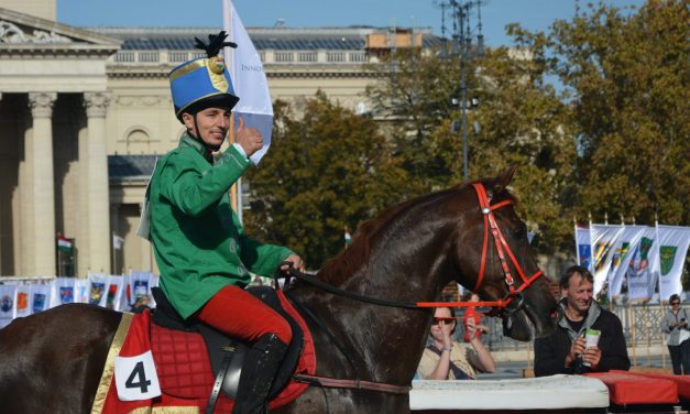 <span class="entry-title-primary">Nagy Arnold és Fantázia a döntőben</span> <span class="entry-subtitle">Kiválóan szerepelnek Vajdaság lovasai a Nemzeti Vágtán</span>