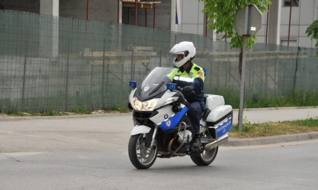 Nekihajtott a motoros rendőrnek, majd elszökött a helyszínről