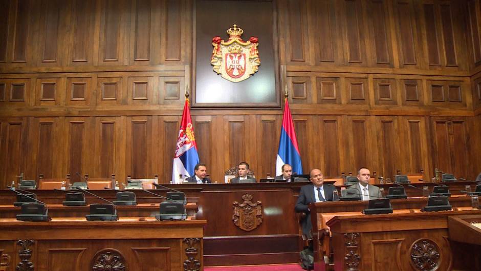 Módosították a költségvetést – lesz pénz a fizetésemelésre, egyszeri segélyre a nyugdíjasoknak…