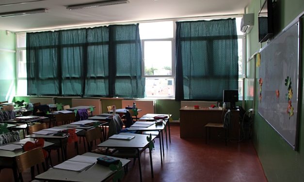 Figyelmeztető sztrájkot tartanak abban az iskolában, ahol egy diák megtámadta az igazgatót