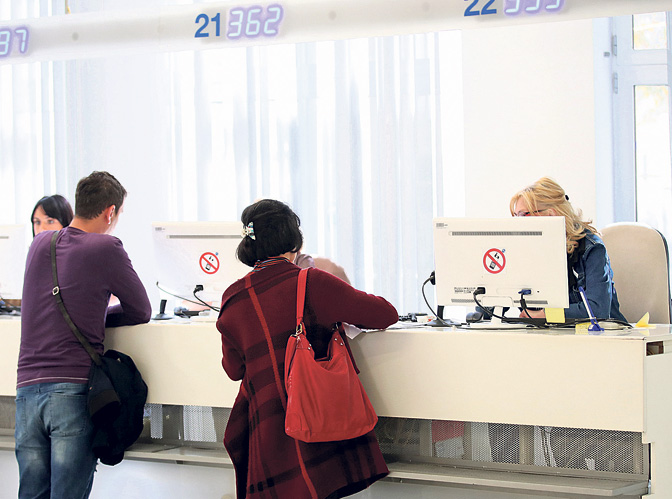 Még egy évig marad a létszámstop