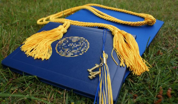 Az iskolát bezárták, de a diplomák érvényesek