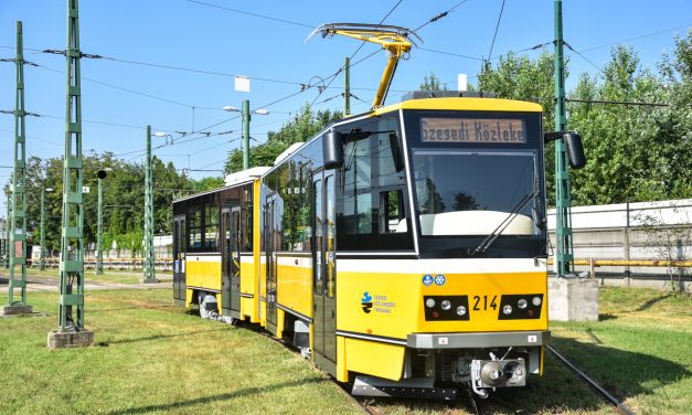 Ma ingyenes, zenélő villamos közlekedik Szegeden