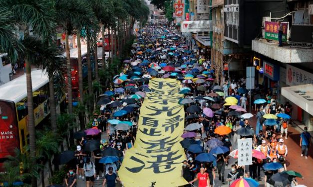 <span class="entry-title-primary">Az ENSZ vizsgálatot sürget a hongkongi eseményekkel kapcsolatban</span> <span class="entry-subtitle">Két tizenéves megsebesült, egy újságíró a fél szemére megvakult</span>