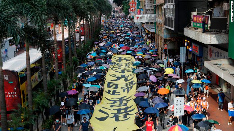 <span class="entry-title-primary">Az ENSZ vizsgálatot sürget a hongkongi eseményekkel kapcsolatban</span> <span class="entry-subtitle">Két tizenéves megsebesült, egy újságíró a fél szemére megvakult</span>