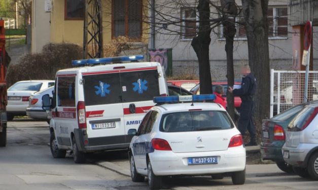 Leugrott a hídról, a tűzoltók húzták ki a testét a folyóból