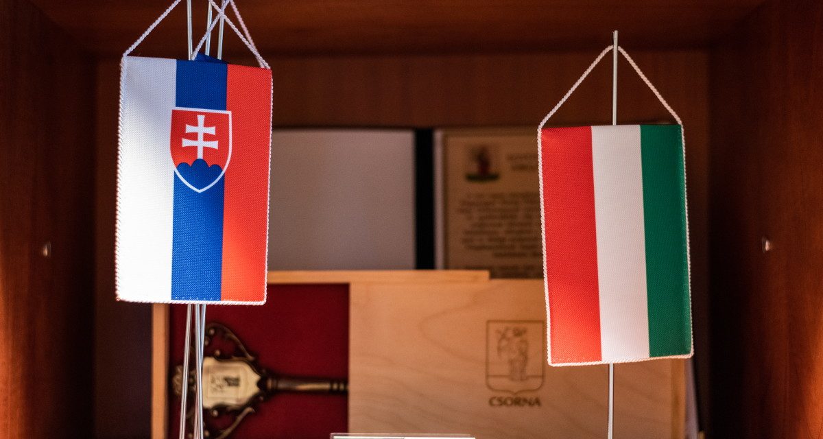 Megállapodtak a magyar pártok, közös listán indulnak a szlovák választáson