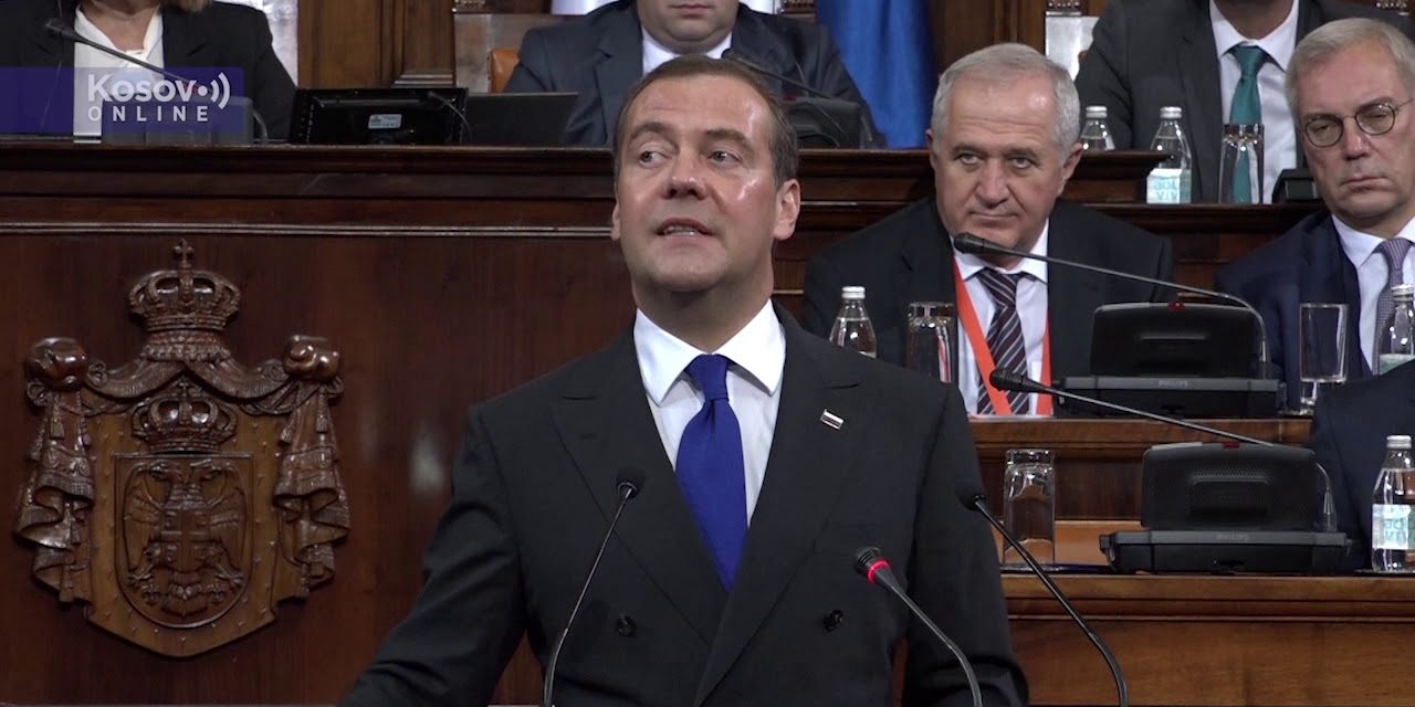 Medvegyev: Oroszország Szerbia mellett áll