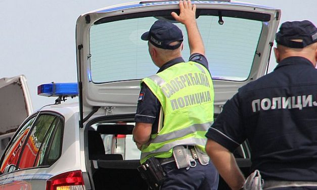 Szombaton este súlyos közlekedési vétségen kaptak topolyai és szabadkai sofőröket