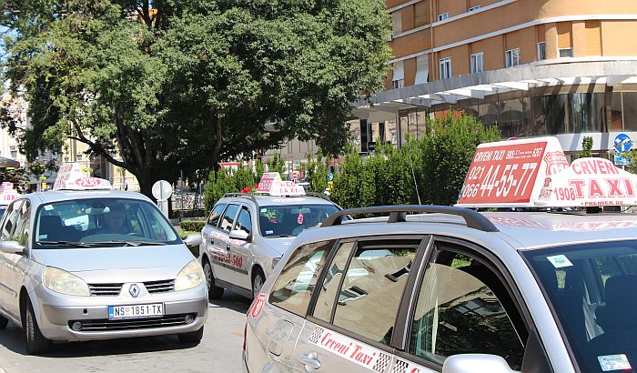 Mától Újvidéken is tiltakoznak a taxisok