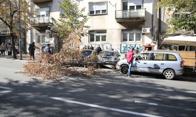 Autóval az Index House kerthelyiségébe