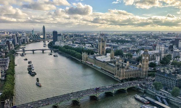 Megszavazta a londoni alsóház az előrehozott parlamenti választás kiírását