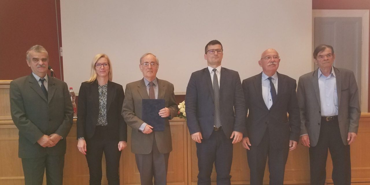 <span class="entry-title-primary">Alakította is a valóságot</span> <span class="entry-subtitle">Várady Tibor rangos elismerést vehetett át Szegeden</span>