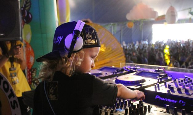 A Guinness rekordok könyvébe is bekerült a négyéves DJ Archie, a világ legfiatalabb lemezlovasa