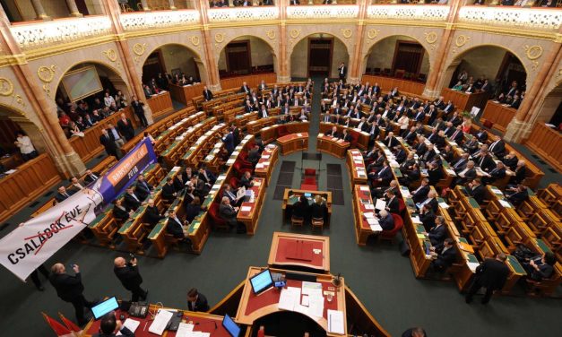 Huszadszor szavazta le a parlamentben a kormánypárti többség az ügynökakták nyilvánosságra hozatalát