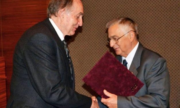 Magas kitüntetés dr. Lábadi Károlynak