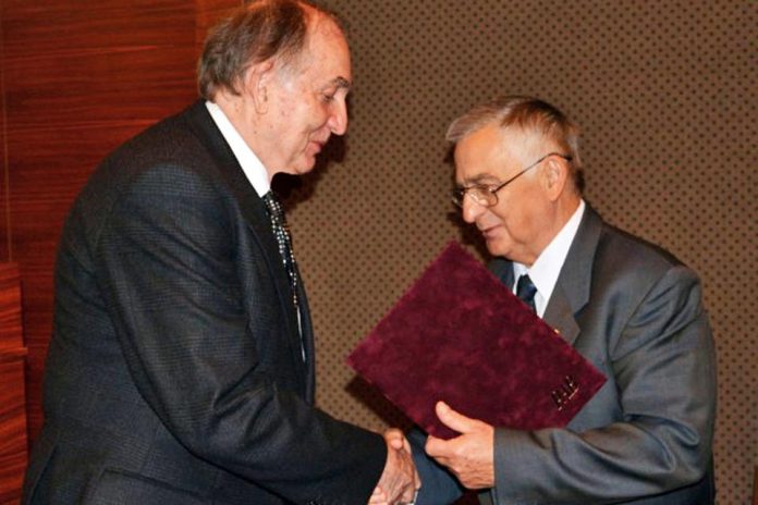 Magas kitüntetés dr. Lábadi Károlynak