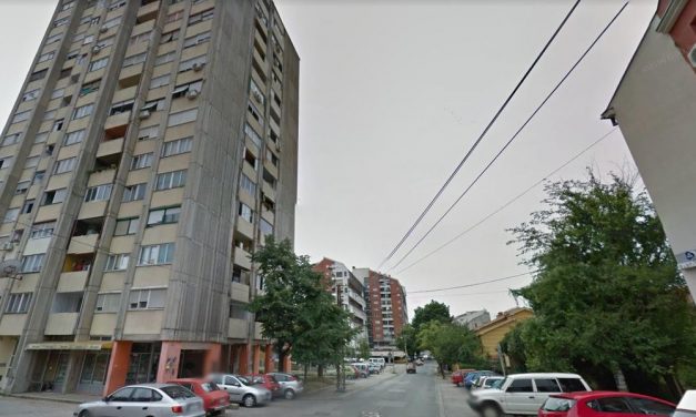 Szörnyű tragédia – a toronyház tizenkettedik emeltéről esett ki egy hétéves gyerek
