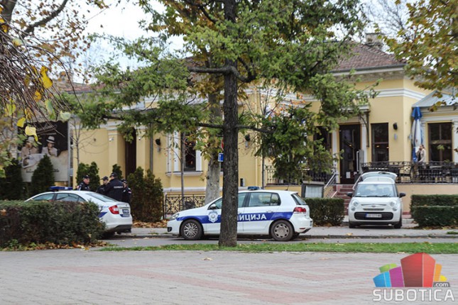 Kézigránátot dobtak egy szabadkai vendéglőre