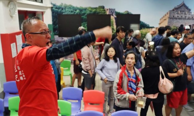 Elsöprő demokráciapárti győzelem született a hongkongi önkormányzati választásokon