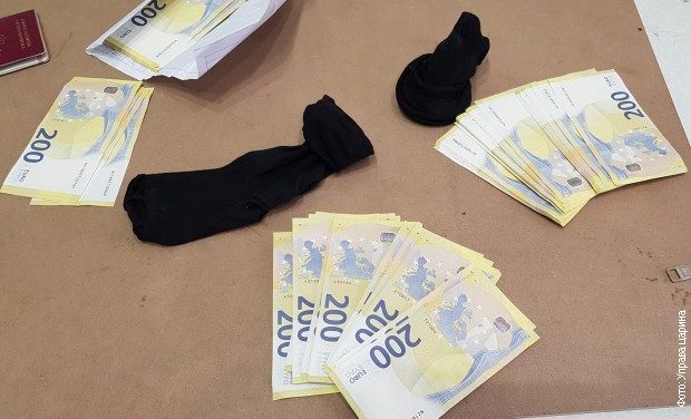 Horgos-Röszke: Húszezer eurós zoknik