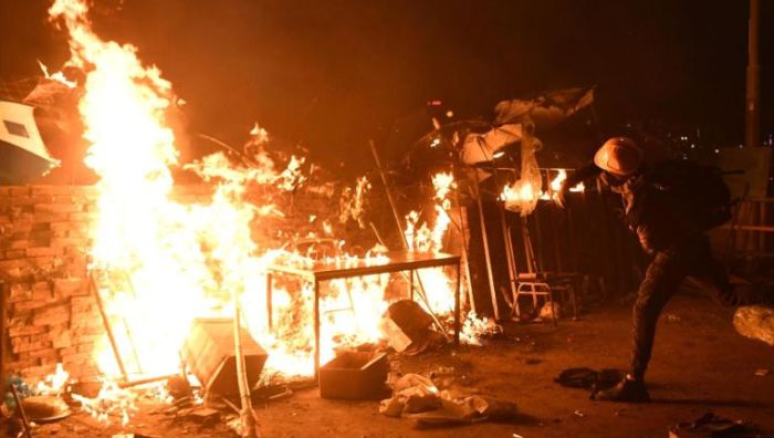 Evakuálták a szerbiai egyetemistákat Hongkongból (videó)