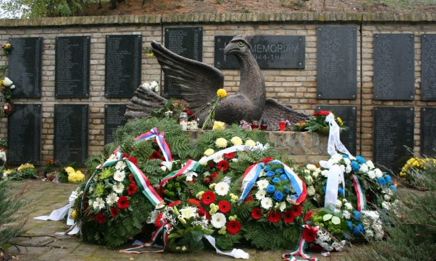 <span class="entry-title-primary">Még hat táblára van szükség, hogy minden név felkerüljön</span> <span class="entry-subtitle">Az ártatlan áldozatokra emlékeztek a Vergődő madárnál</span>