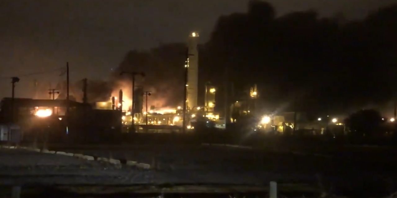Valami felrobbant egy texasi vegyi üzemben (Videó)