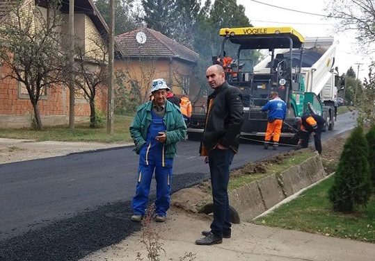 A nyomásgyakorlás eredménye: Bóbán József megtekintette a Temető utca javítási munkálatait