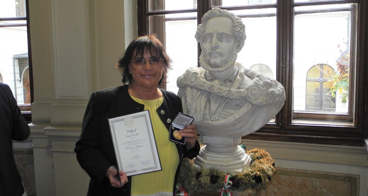 <span class="entry-title-primary">Mestertanár Aranyérem Csányi Erzsébetnek</span> <span class="entry-subtitle">Első alkalommal vajdasági kitüntetett is van a díjazottak között</span>