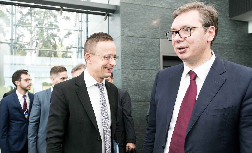 Visszafogott külügyi reakció arra, hogy magyar diákokat minősítettek nemzetbiztonsági fenyegetésnek a szerb rendőrök