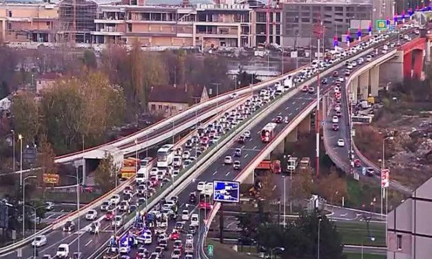 Belgrád: Tömegkarambol a Gazela hídon