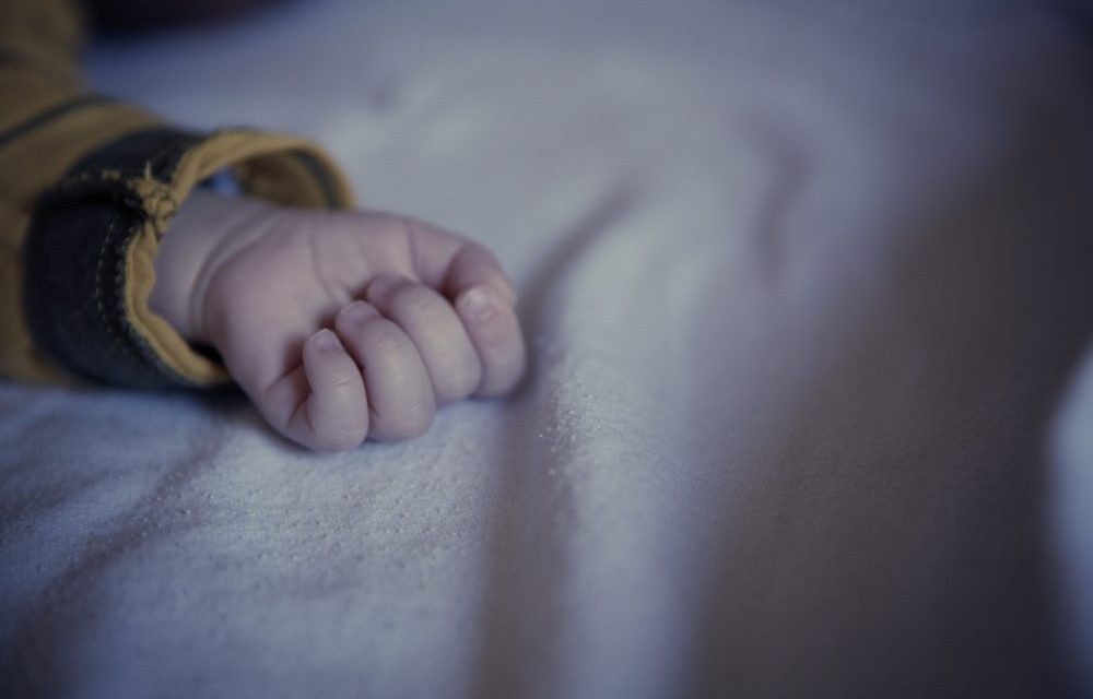 <span class="entry-title-primary">Megkötözte, és a teraszra dobta gyermekét a pancsovai édesanya</span> <span class="entry-subtitle">Előzetes letartóztatásba került a bántalmazás miatt</span>